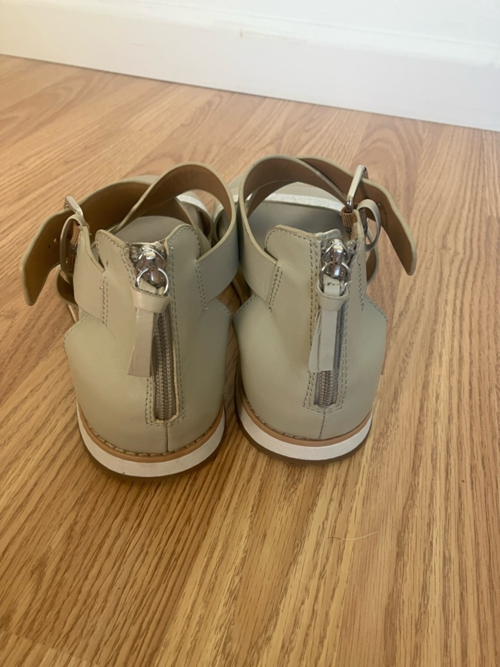 Sofft Forella Taupe Silver Metallic Women’s Beige Strappy leather sandals 9.5 - Picture 4 of 8